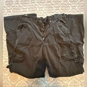 Women’s American Eagle Black Cargo Pants